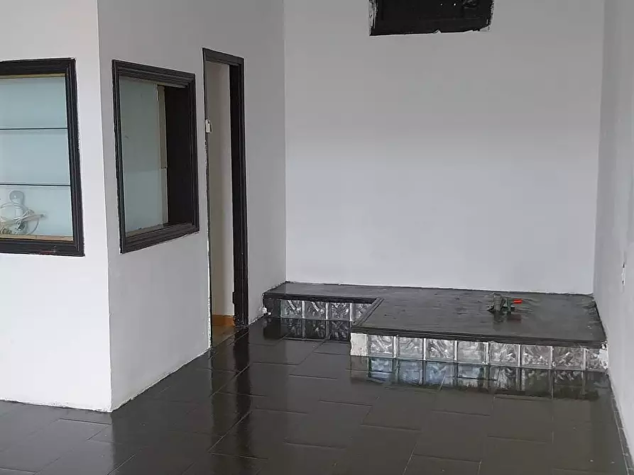 Immagine 13 di Negozio in vendita  in via Temistocle Calzecchi Onesti a Roma