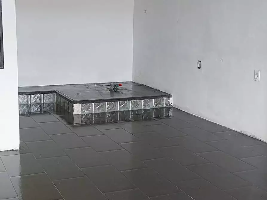 Immagine 14 di Negozio in vendita  in via Temistocle Calzecchi Onesti a Roma