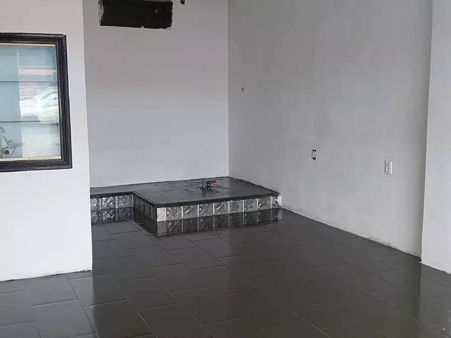 Immagine 16 di Negozio in vendita  in via Temistocle Calzecchi Onesti a Roma