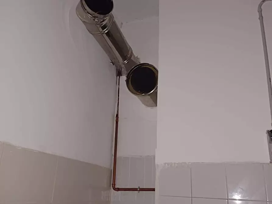 Immagine 6 di Negozio in vendita  in Via Rogoredo a Milano