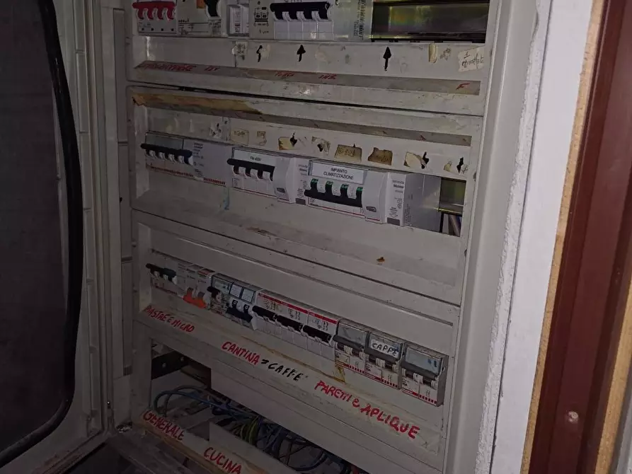 Immagine 13 di Negozio in vendita  in Via Rogoredo a Milano