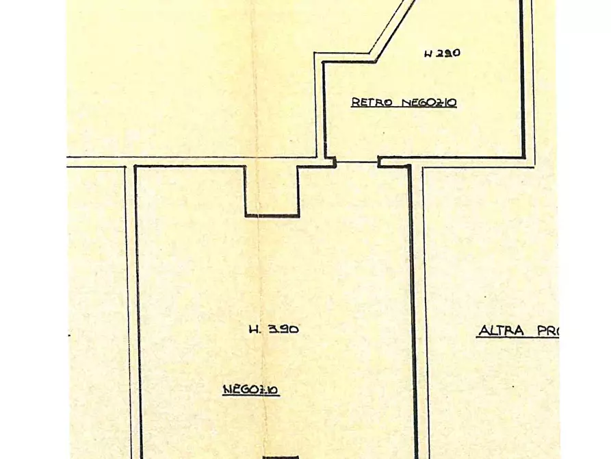 Immagine 2 di Negozio in vendita  in Via Desenzano a Milano