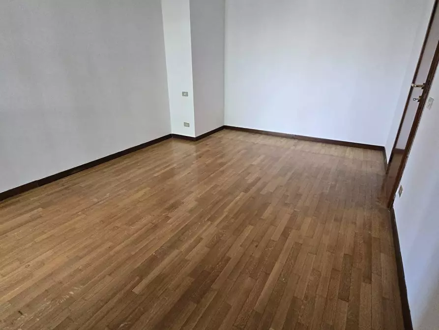 Immagine 10 di Appartamento in vendita  in Via Degli Odescalchi a Milano