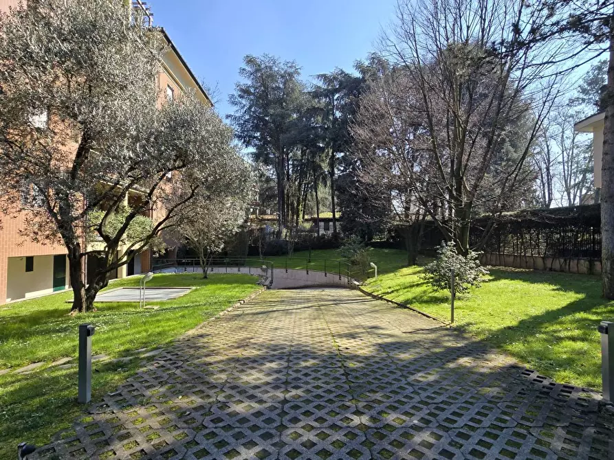 Immagine 24 di Appartamento in vendita  in Via Degli Odescalchi a Milano