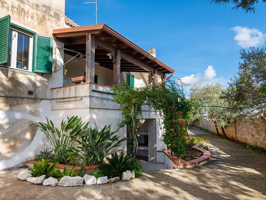 Immagine 21 di Villa in vendita  in Via Ippolito Nievo a Avetrana