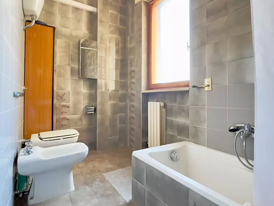 Immagine 11 di Appartamento in vendita  in via E. A. Mario a Lecce