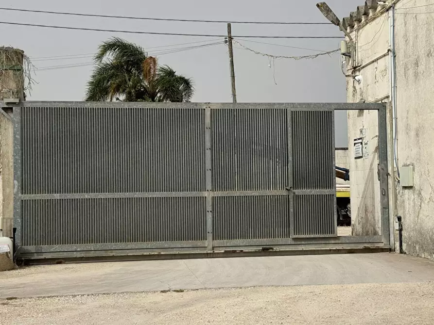 Immagine 2 di Capannone industriale in vendita  in via Italo Calvino a Lecce