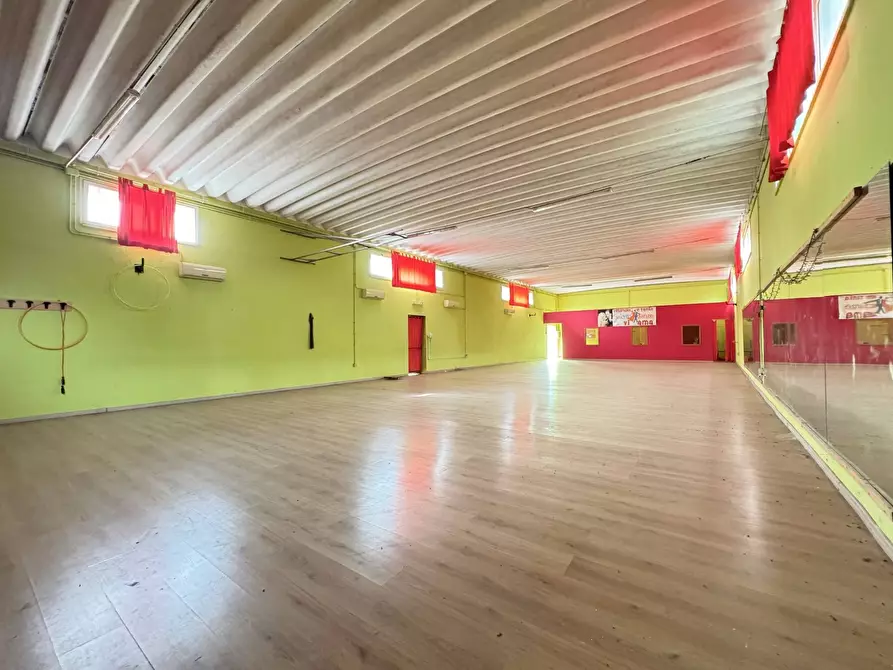 Immagine 4 di Capannone industriale in vendita  in via Italo Calvino a Lecce