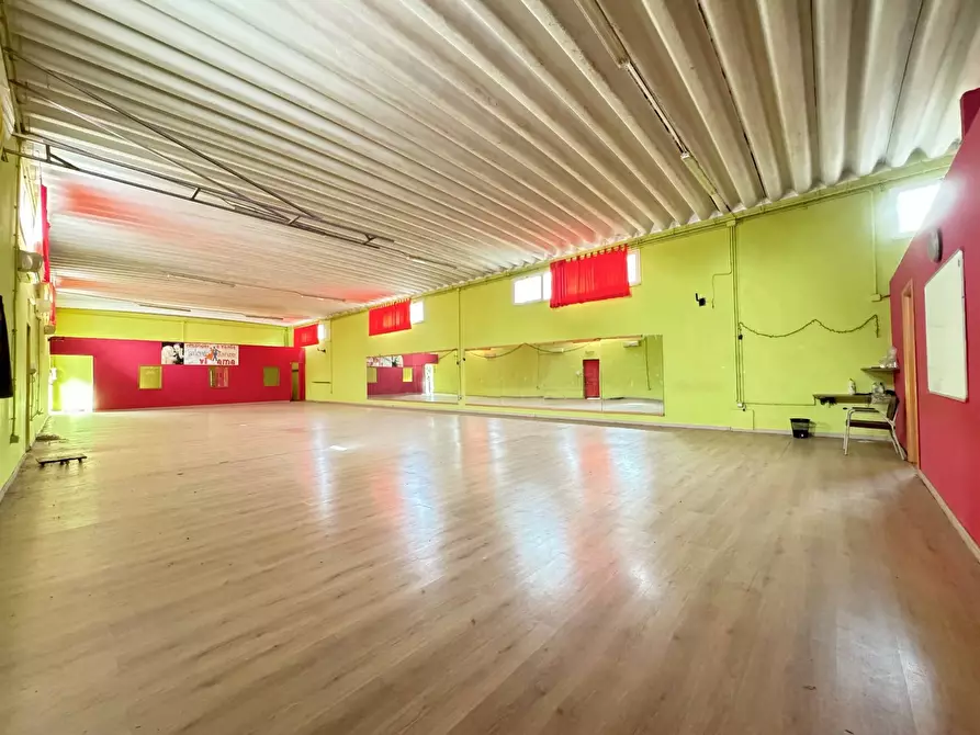 Immagine 6 di Capannone industriale in vendita  in via Italo Calvino a Lecce