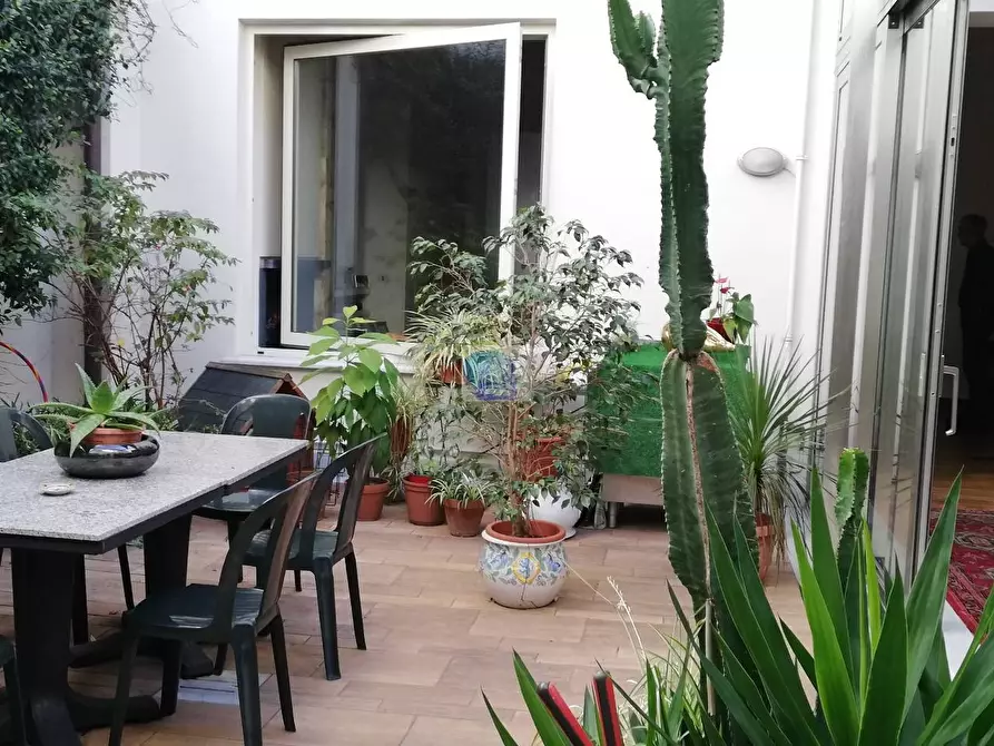 Immagine 1 di Casa indipendente in vendita  in XX SETTEMBRE a Viareggio