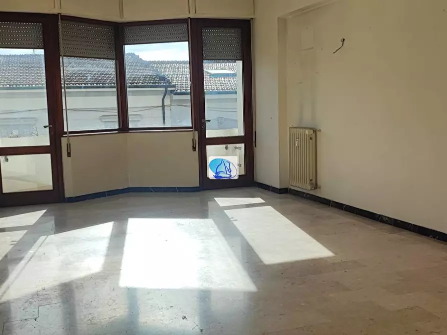Immagine 1 di Appartamento in vendita  in via zanrdelli a Viareggio