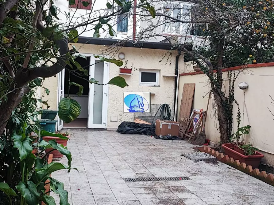 Immagine 1 di Casa indipendente in vendita  in Via machiavelli a Viareggio