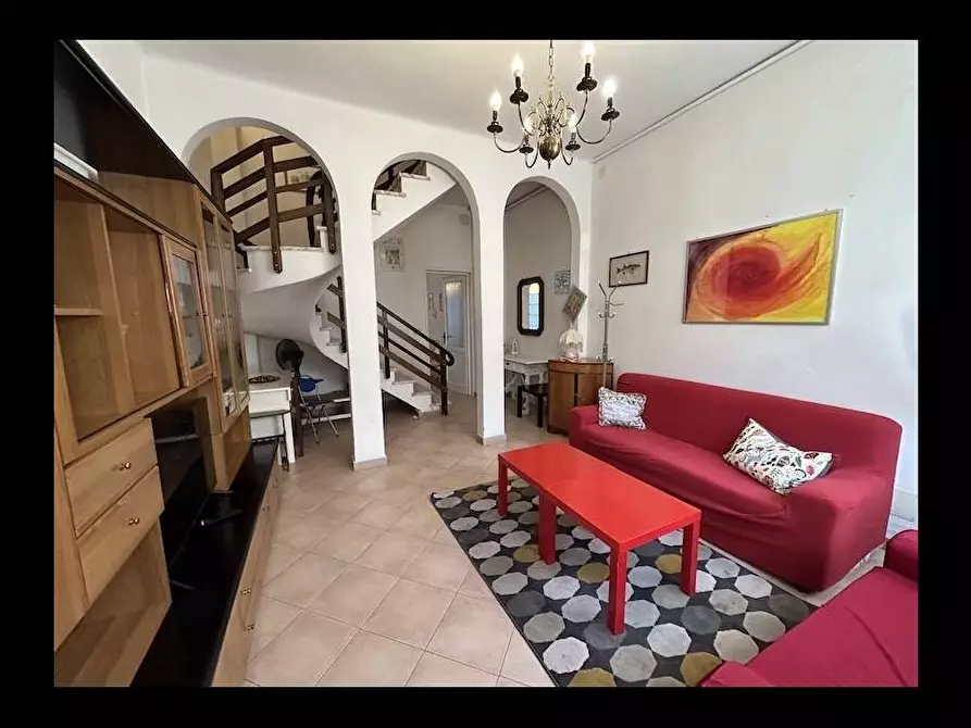 Immagine 3 di Casa indipendente in vendita  in VIA MACHIAVELLI a Viareggio