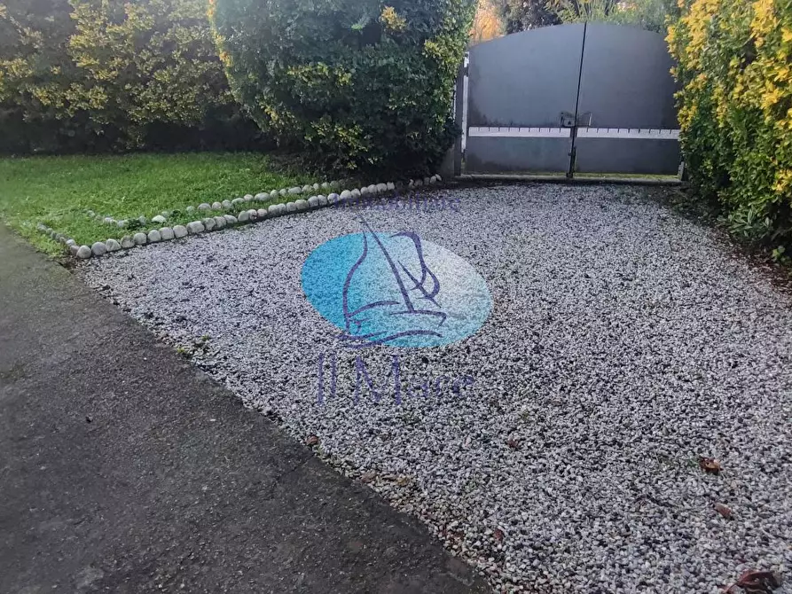 Immagine 10 di Villa in vendita  in Via puglie a Pietrasanta