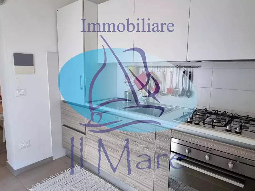 Immagine 5 di Appartamento in vendita  in Via Maroncelli a Viareggio