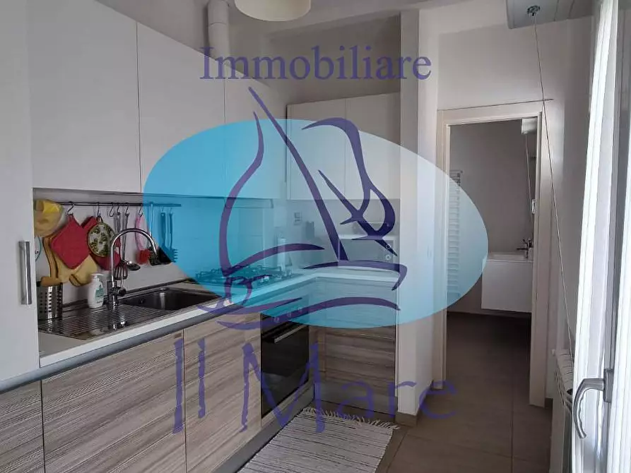 Immagine 6 di Appartamento in vendita  in Via Maroncelli a Viareggio