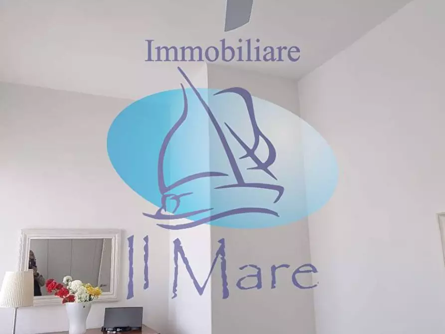 Immagine 15 di Appartamento in vendita  in Via Maroncelli a Viareggio