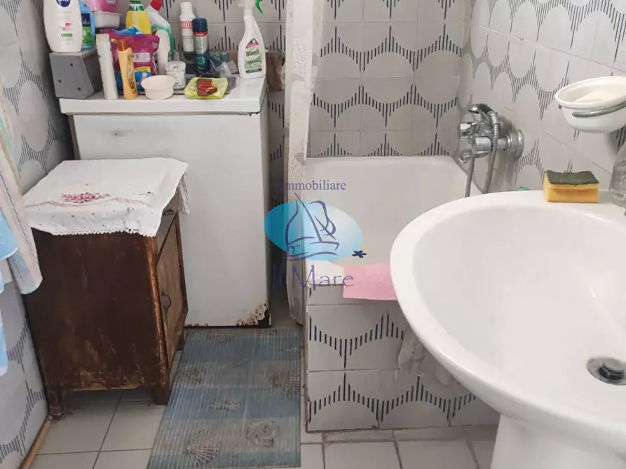 Immagine 29 di Appartamento in vendita  in via coppino a Viareggio