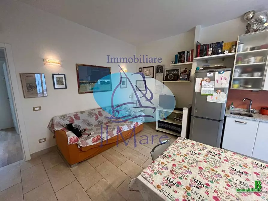 Immagine 4 di Appartamento in vendita  in VIA MAMELI a Viareggio