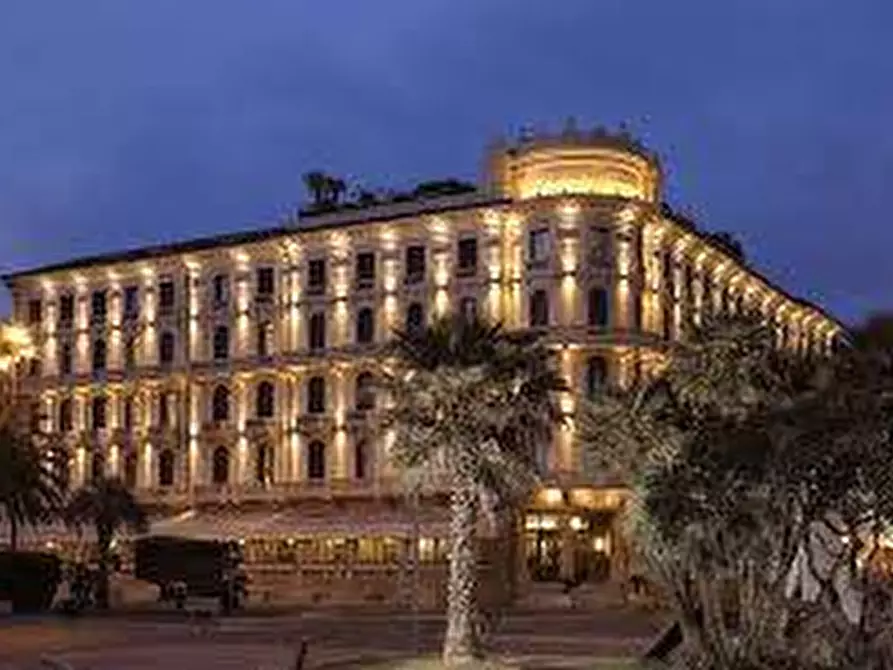 Immagine 22 di Appartamento in vendita  in Via Mameli a Viareggio