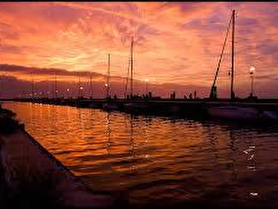 Immagine 10 di Locale commerciale in vendita  in DEI PEECCHI a Viareggio