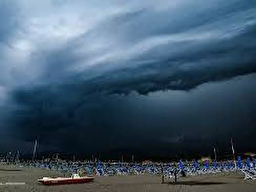 Immagine 13 di Locale commerciale in affitto  in MACHIAVELLI a Viareggio