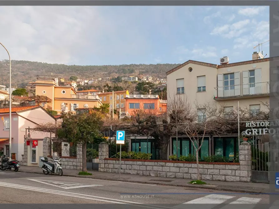 Immagine 1 di Locale commerciale in vendita  in Viale Miramare a Trieste