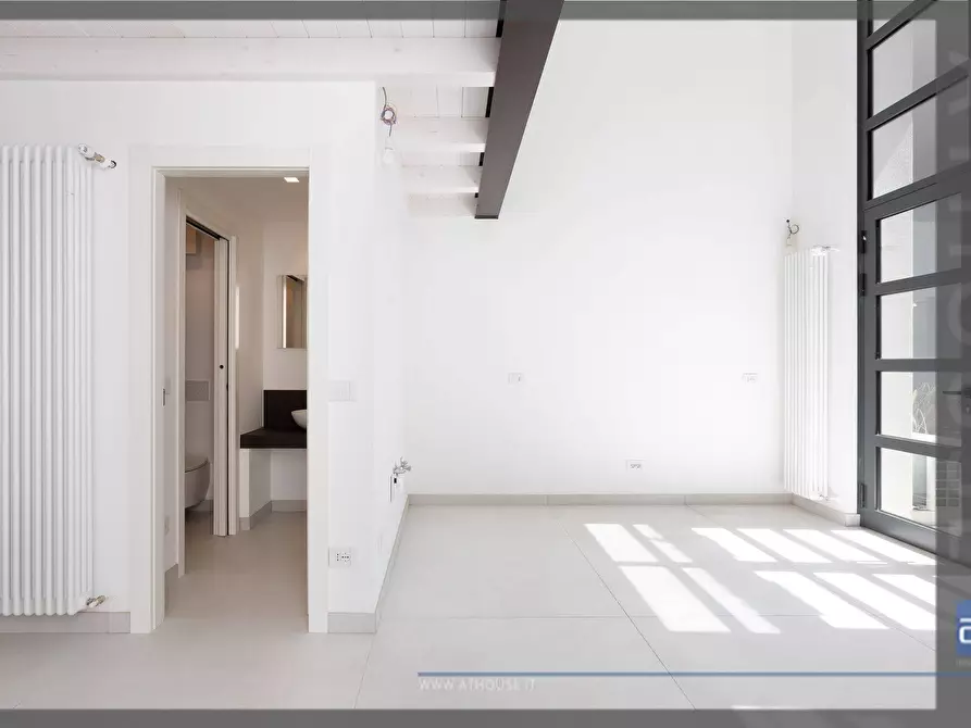 Immagine 3 di Appartamento in vendita  in Via San Francesco D'assisi a Trieste