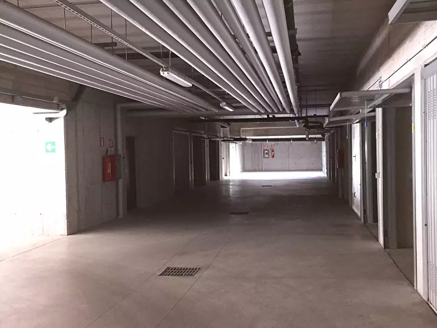 Immagine 7 di Box auto in vendita  in via Castellammare a Milano