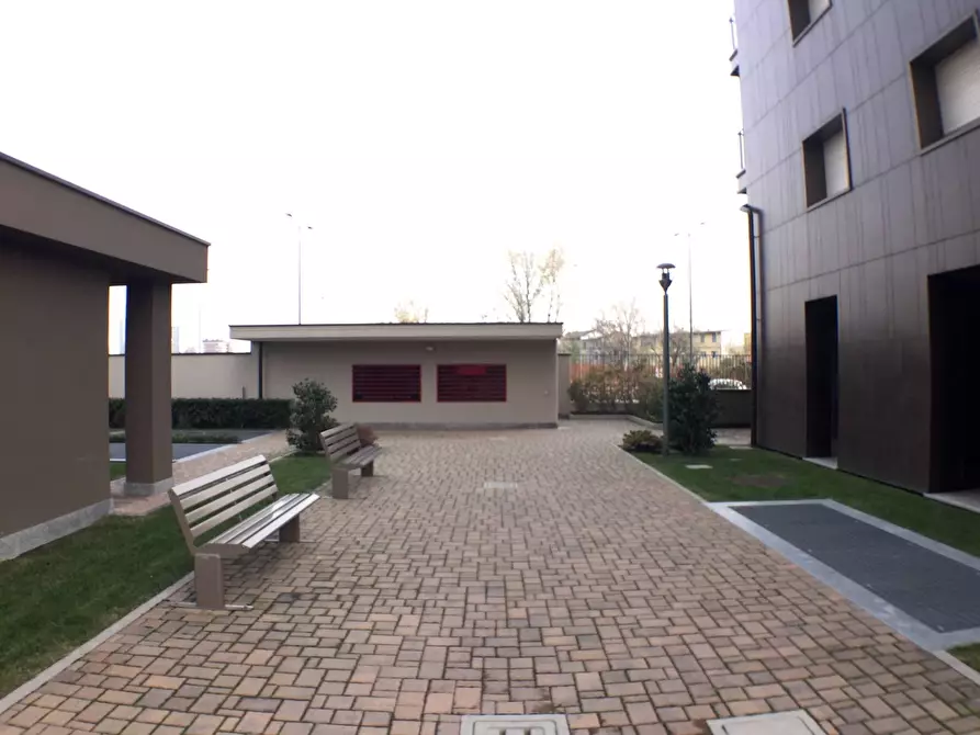 Immagine 15 di Box auto in vendita  in via Castellammare a Milano