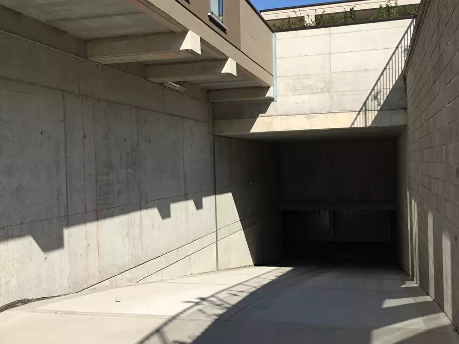 Immagine 5 di Box auto in vendita  in via Castellammare a Milano