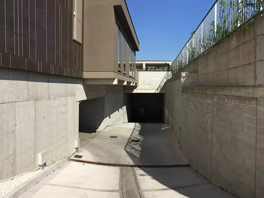 Immagine 6 di Box auto in vendita  in via Castellammare a Milano