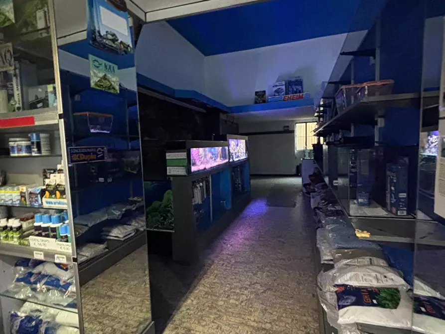 Immagine 6 di Negozio in vendita  in Via Cenisio a Milano