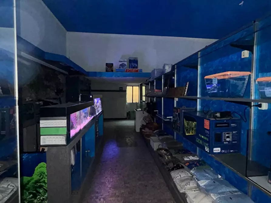 Immagine 7 di Negozio in vendita  in Via Cenisio a Milano