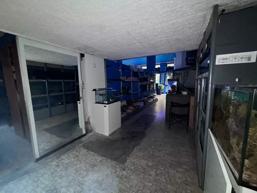Immagine 13 di Negozio in vendita  in Via Cenisio a Milano