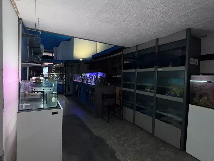 Immagine 16 di Negozio in vendita  in Via Cenisio a Milano