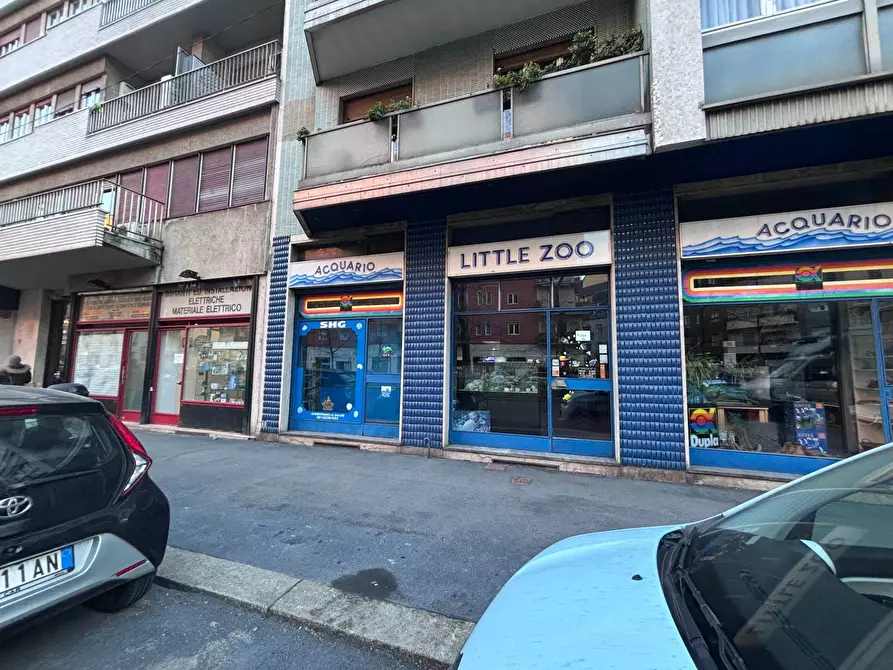 Immagine 17 di Negozio in vendita  in Via Cenisio a Milano