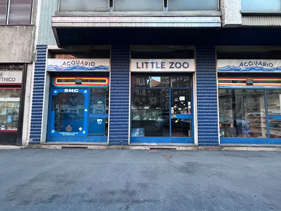 Immagine 1 di Negozio in vendita  in Via Cenisio a Milano