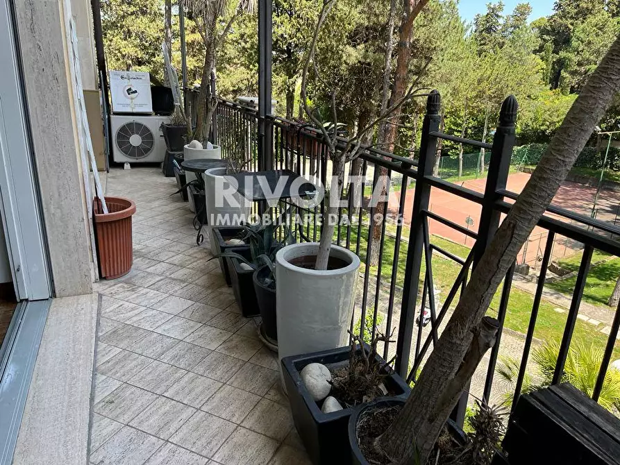 Immagine 10 di Appartamento in vendita  in Via Della Camilluccia a Roma