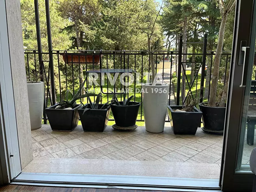 Immagine 12 di Appartamento in vendita  in Via Della Camilluccia a Roma