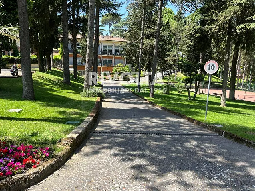 Immagine 15 di Appartamento in vendita  in Via Della Camilluccia a Roma