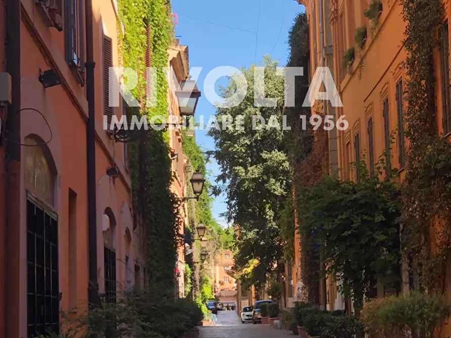 Immagine 9 di Locale commerciale in vendita  in Via Margutta a Roma