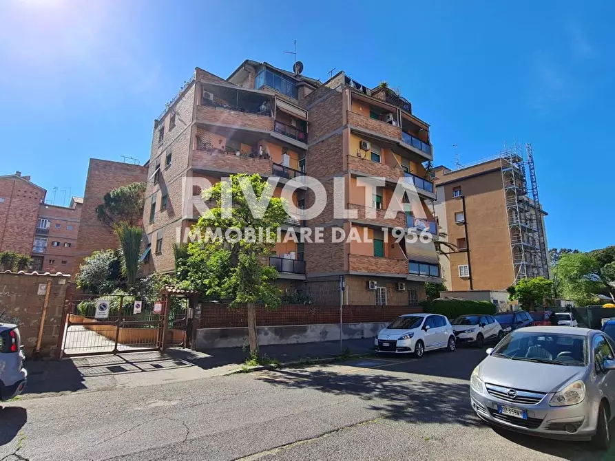 Immagine 3 di Attico in vendita  in Via Diego Simonetti a Roma