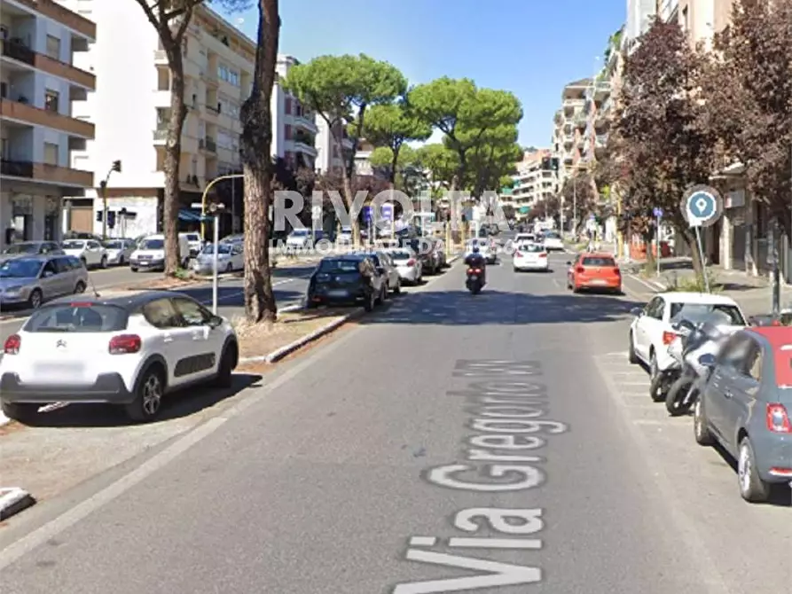 Immagine 2 di Locale commerciale in vendita  in Piazzale Gregorio Vii a Roma