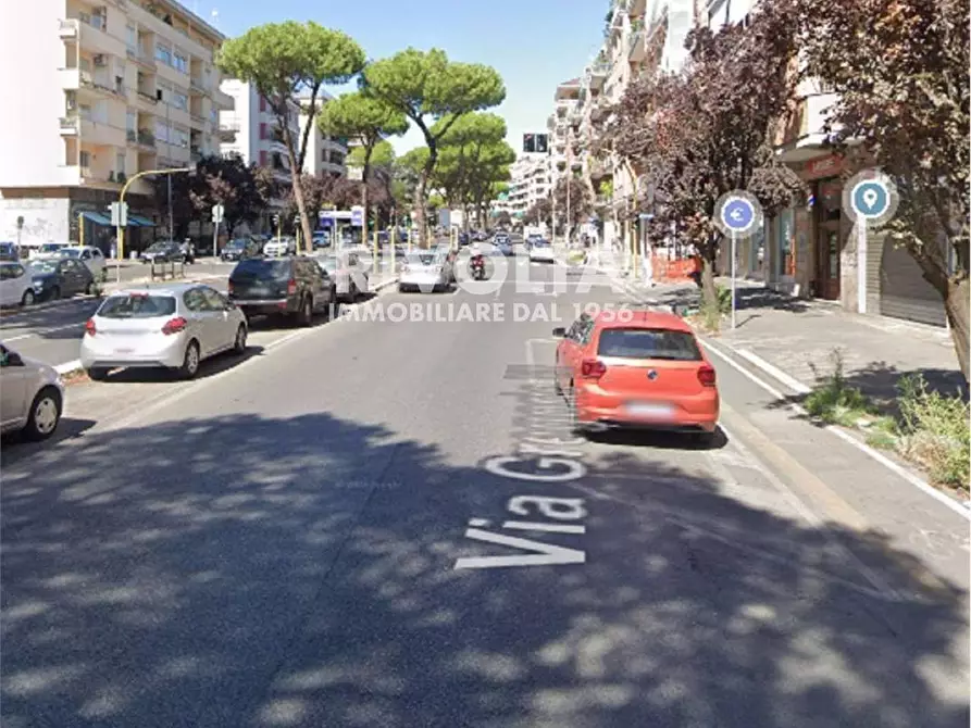 Immagine 3 di Locale commerciale in vendita  in Piazzale Gregorio Vii a Roma