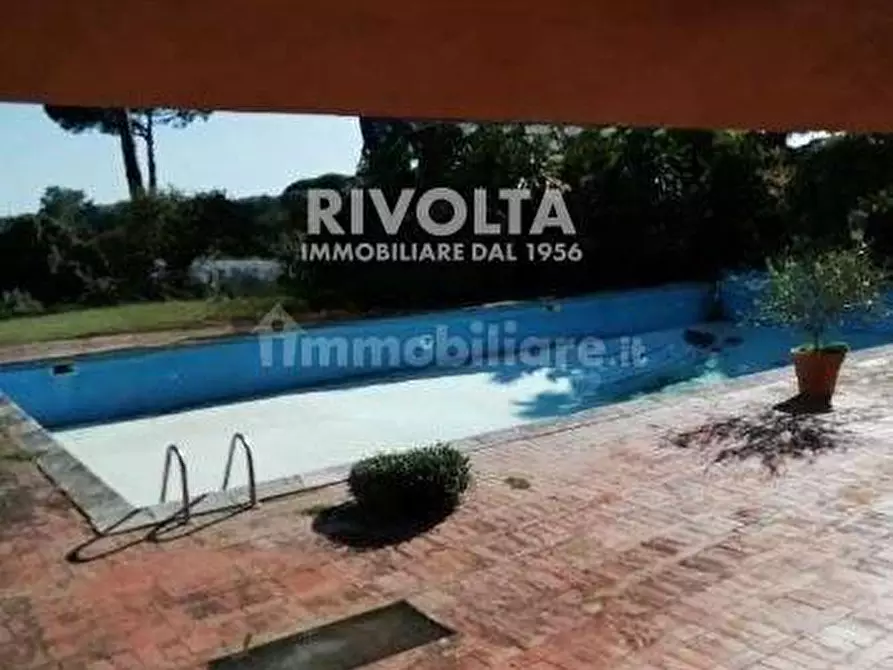 Immagine 1 di Villa in vendita  in Via Della Giustiniana a Roma
