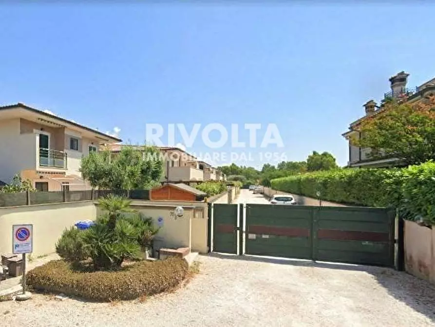 Immagine 1 di Villetta a schiera in vendita  in VIA JENNE a Anzio
