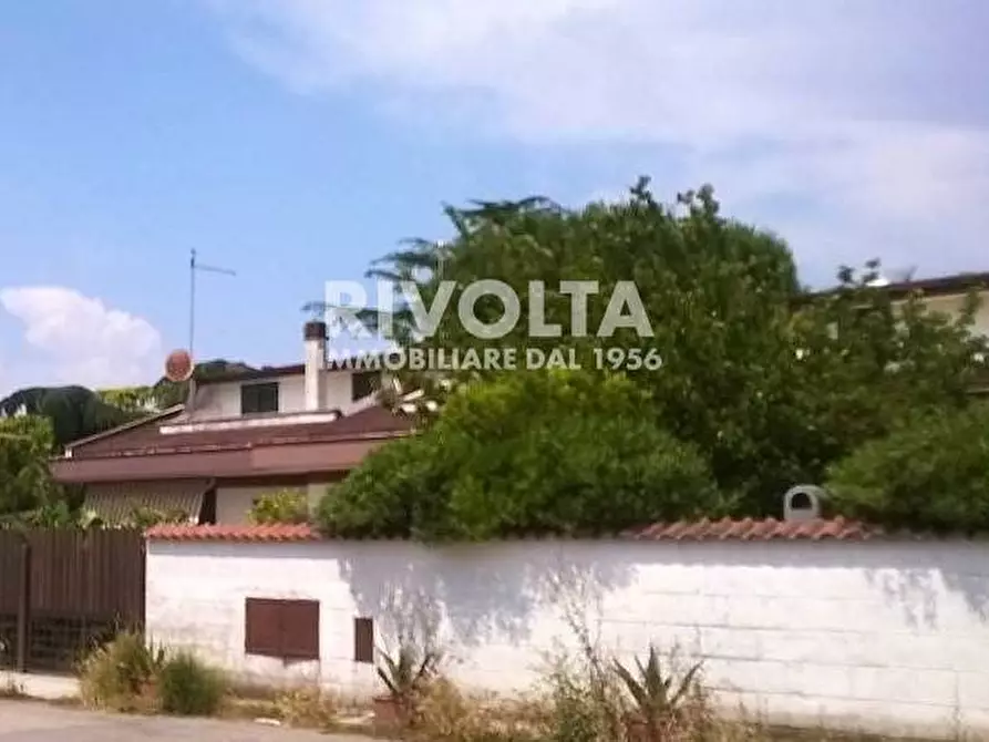 Immagine 1 di Villa in vendita  in VIA TANARO a Ardea