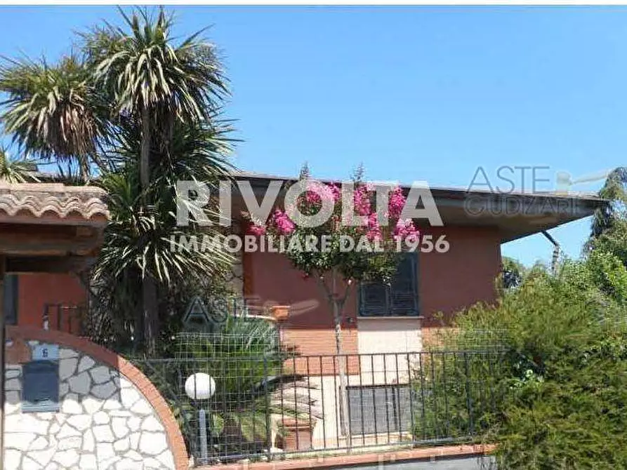 Immagine 1 di Villa in vendita  in VIA SAVINIO a Latina