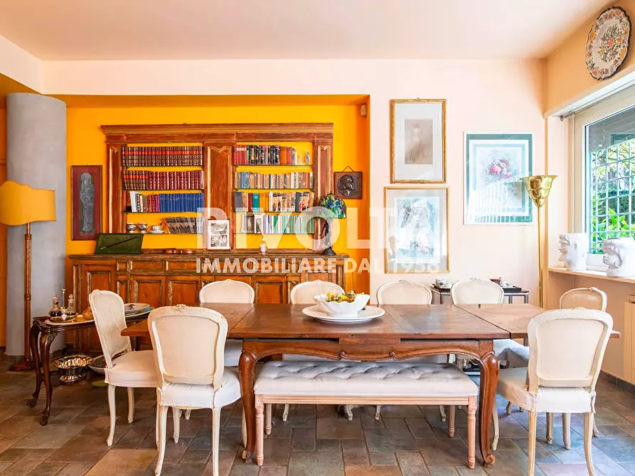 Immagine 3 di Appartamento in vendita  in Via Moena a Roma